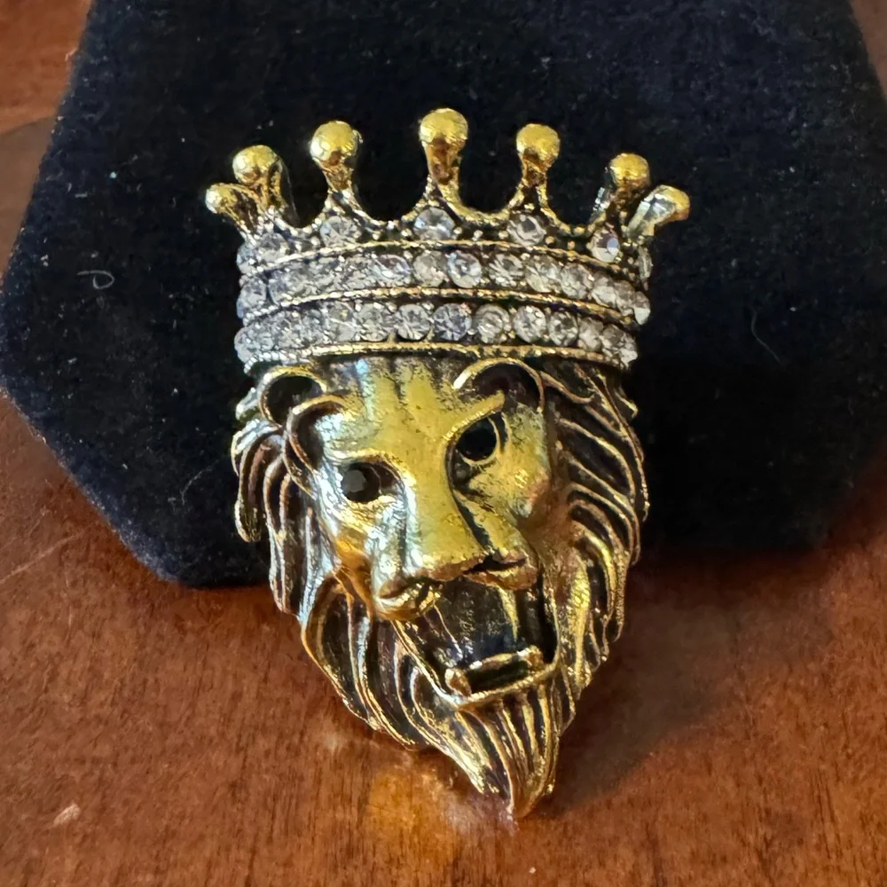 Badass Lion, with Rhinestone, Vintage Inspired, Animal Lapel Pin, Unisex Brooch